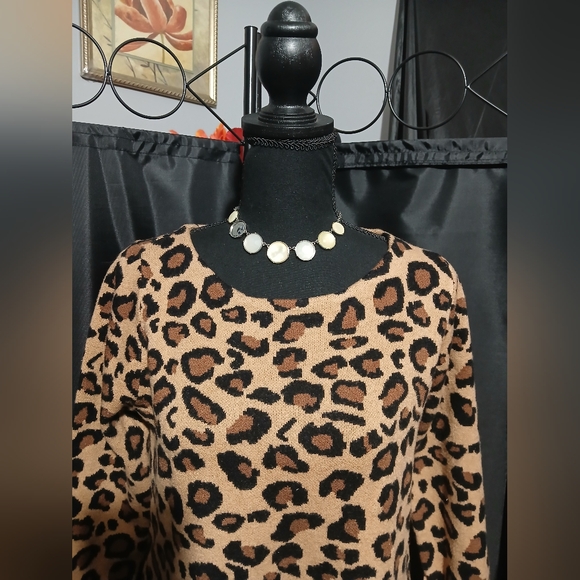 Tahari Women's Animal Print Sweater Long Sleeve Size Medium Mob Wives Estetic - Picture 2 of 7